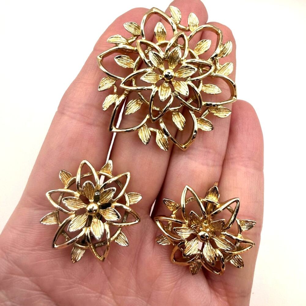 Vintage MCM Sarah Coventry Floral Filigree Brooch Earring Jewelry Set Gold Tone